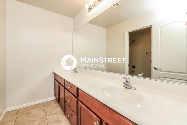 Building Photo - 5 Bedroom Pet-Friendly Home in TUCSON, AZ with Main Street Renewal