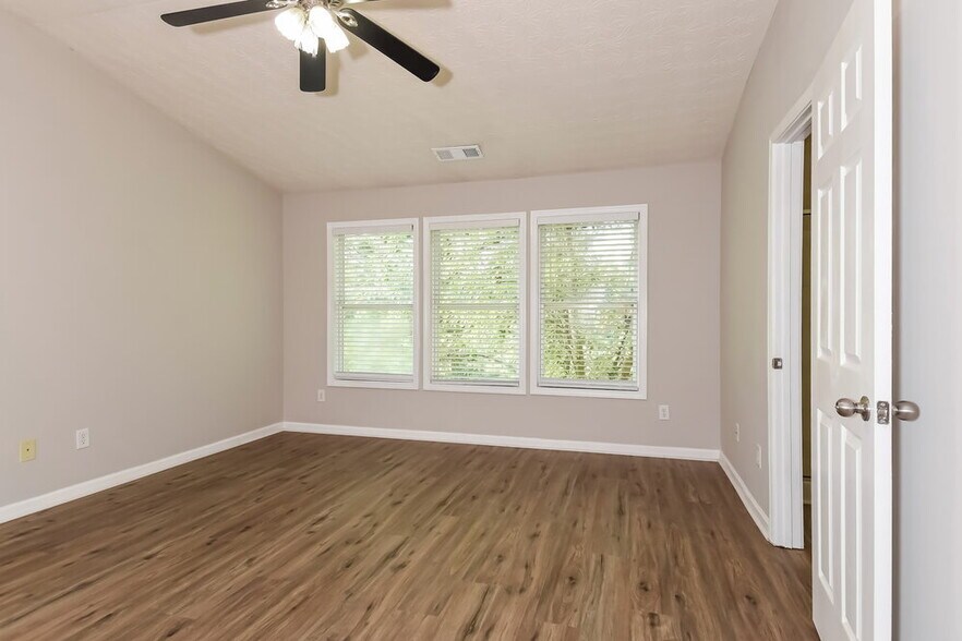 Building Photo - 906 Gardenia Curve