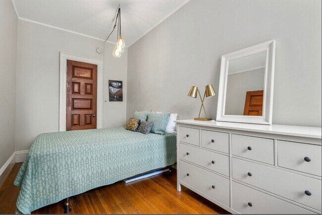 Building Photo - 377 Commonwealth Ave