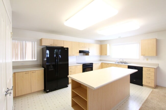 Building Photo - Mililani Mauka