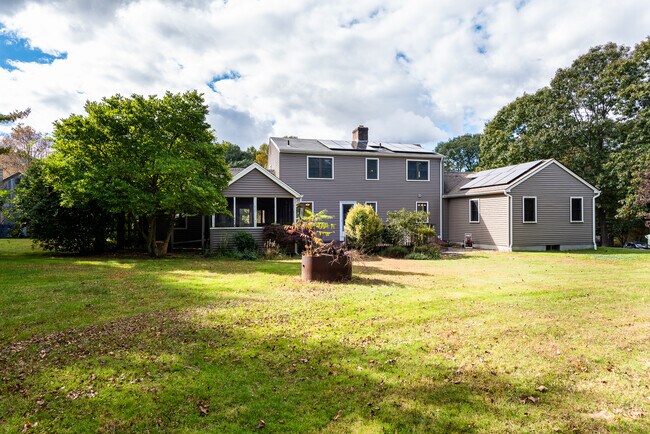 Building Photo - 131 Hemlock Dr