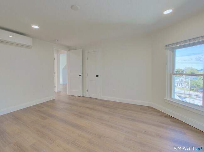Building Photo - 16 Benham Rd