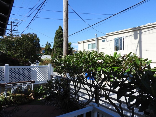 Building Photo - 3700cres