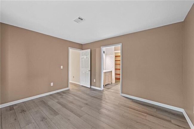 Building Photo - 601 Abingdon Way NE
