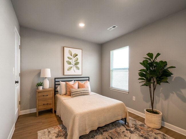 Building Photo - Charming 3-Bed, 2-Bath Ranch style duplex in the Colonial Gardens