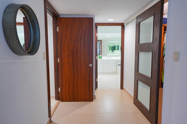 Building Photo - 16425 Collins Ave