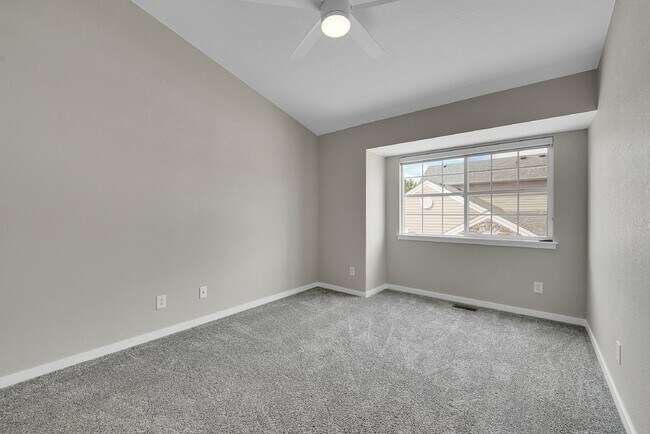 Building Photo - $3,125 - 3Bed/ 3.5 Bath Townhome with Finished Basement and Fireplace in Broomfield!