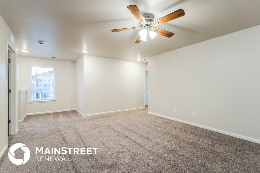 Building Photo - 11900 Parkside Vista Ln