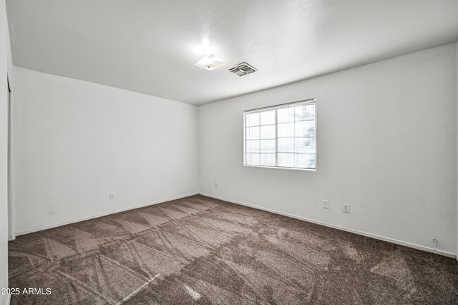 Building Photo - 2243 W Morten Ave