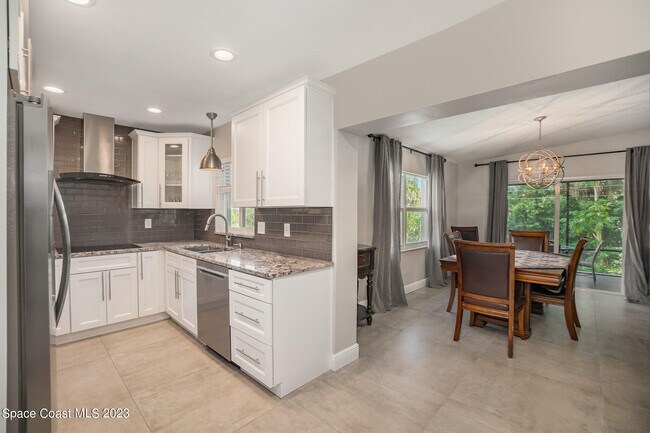 Building Photo - 115 S Indian Cir