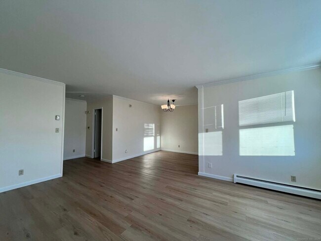 Building Photo - 30 Glenbrook Rd