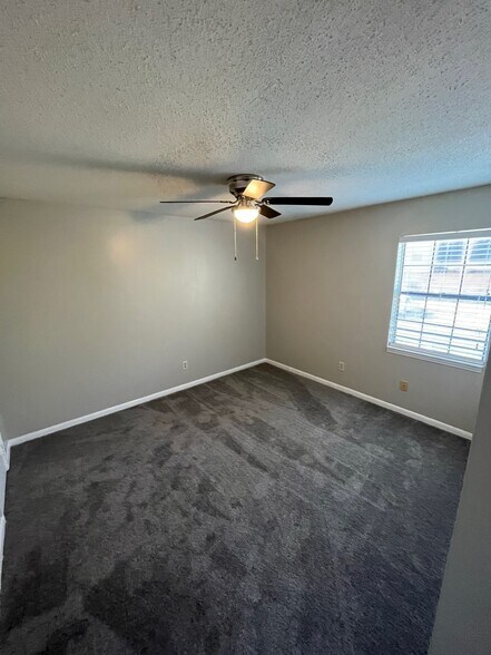 Building Photo - 300 Apache Dr