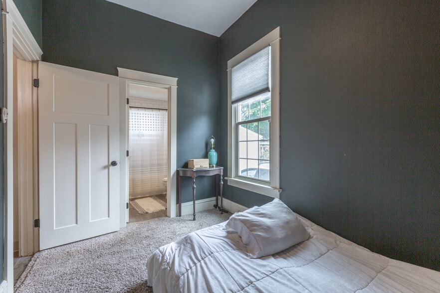 Building Photo - 3410 Q St