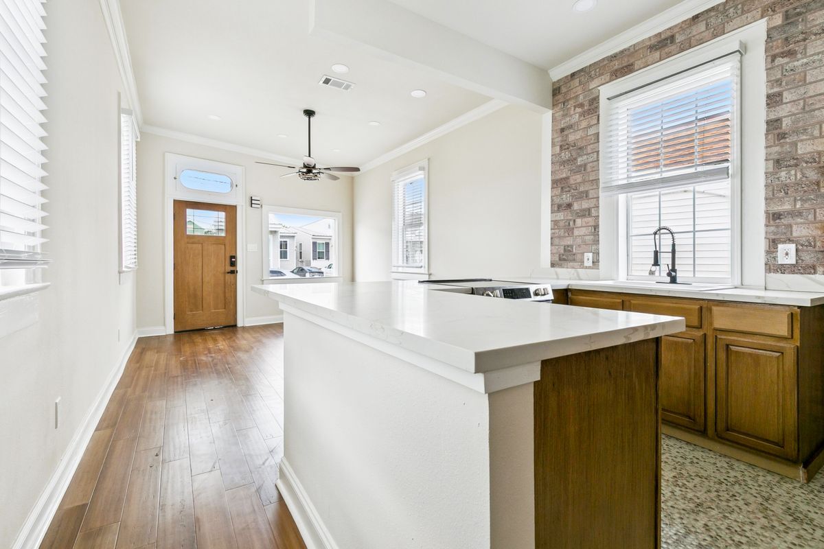 Building Photo - 2009 Governor Nicholls St