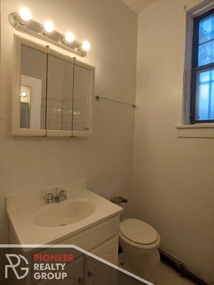 Building Photo - 4829 N Damen Ave