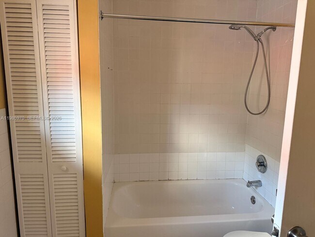 Building Photo - 409 NW 33rd St