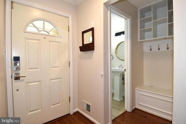 Building Photo - Set within the sought after community of Runnymeade, this beautifully maintained townhome offers ...