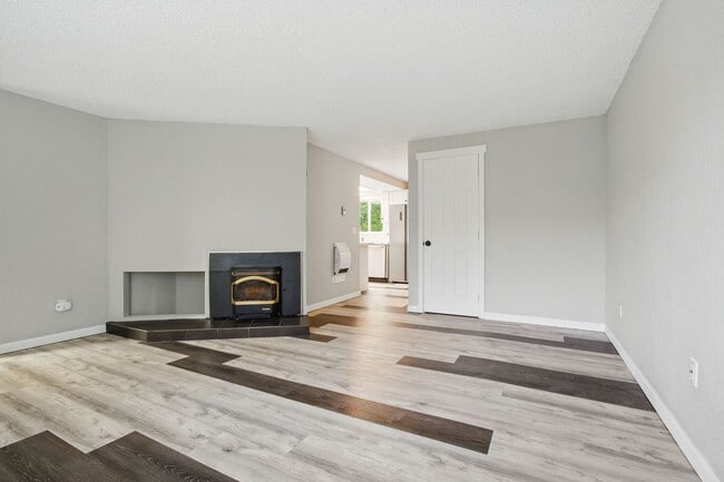 Building Photo - Charming Salmon Creek Condo