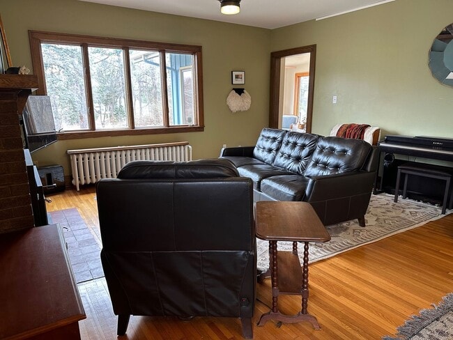 Building Photo - Wonderful 4BR 3BA w/ 2 Car Garage on 1.38 Acres in desirable Mendota Heights neighborhood!