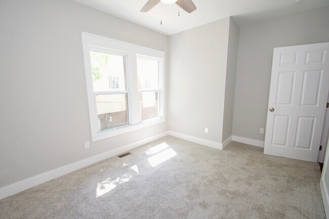 Bed 2 - 2404 Jefferson Ave