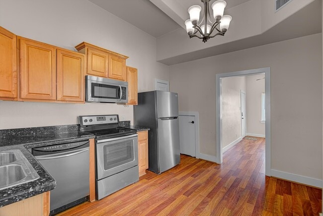 Building Photo - 1017 11th St