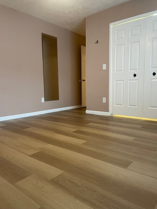 Building Photo - 722 Cedar St