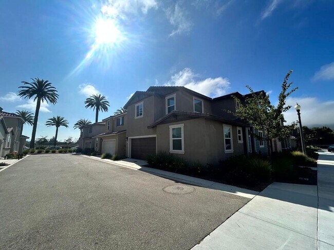 Building Photo - 295 Fuerte Dr