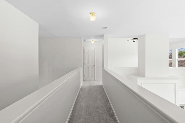 Building Photo - 2122 Hill Canyon Ct