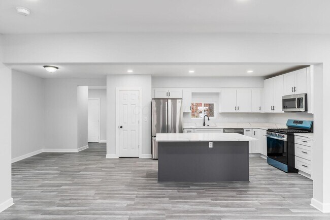 Building Photo - 905 Carpenter St