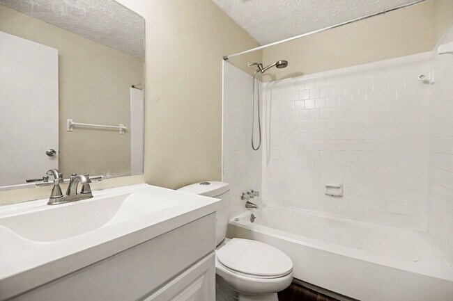 Building Photo - 1380 Muirfield Dr