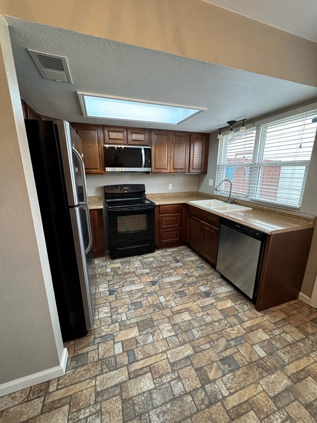 Building Photo - 1318 Harless Ave