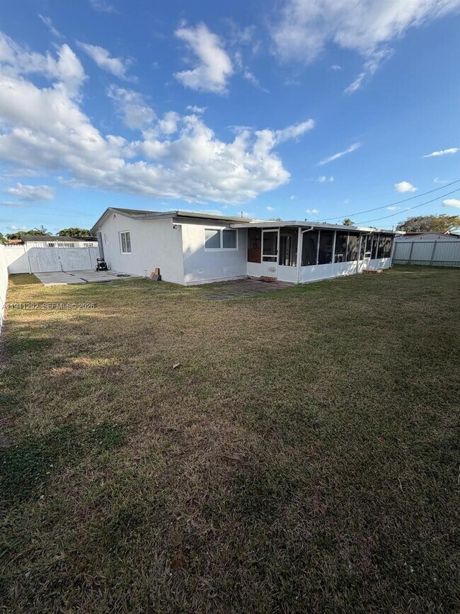 Building Photo - 3030 SW 96th Ave