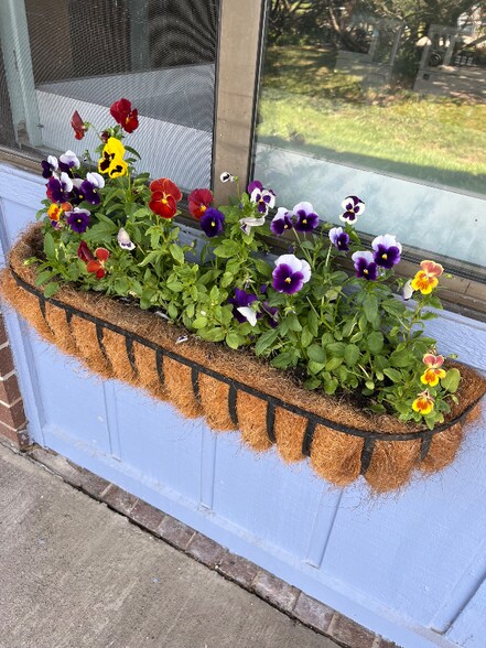 Building Photo - 80 Riverside Dr