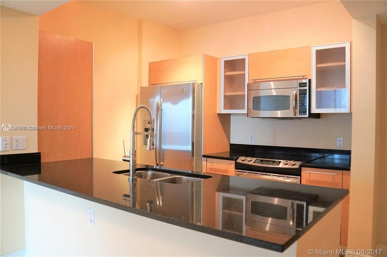 Building Photo - 951 Brickell Ave