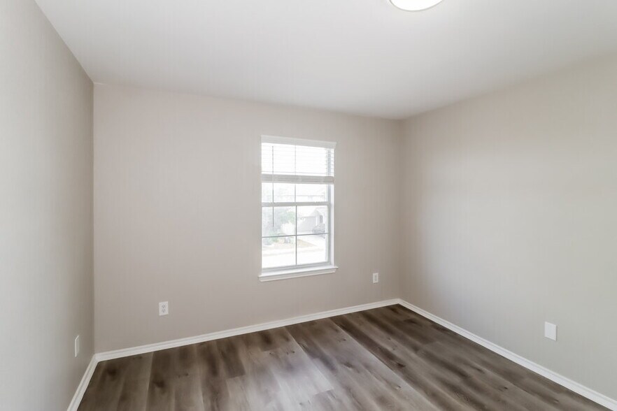 Building Photo - 2702 Summerwalk Pl