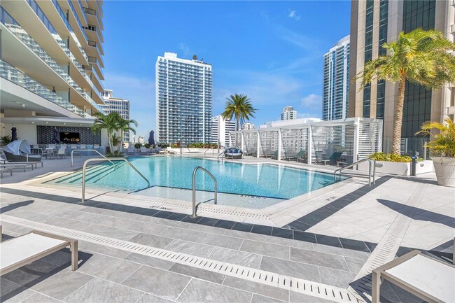 Building Photo - 275 1st Ave S