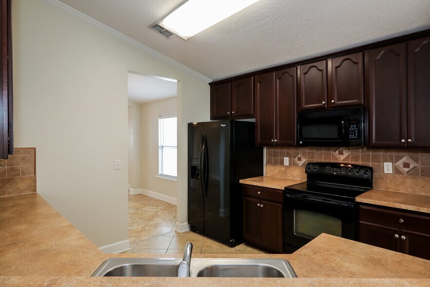 Building Photo - 2732 Woodsdale Dr