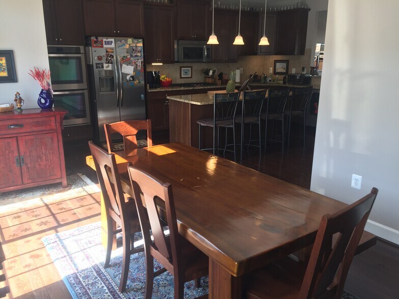 Building Photo - 6193 Royal Crest Ln