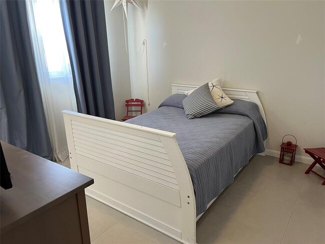 Building Photo - 1481 S Ocean Blvd