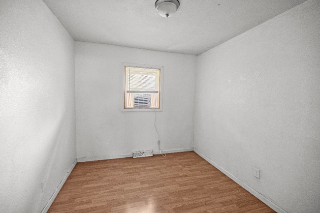 Building Photo - 512 E Olive St