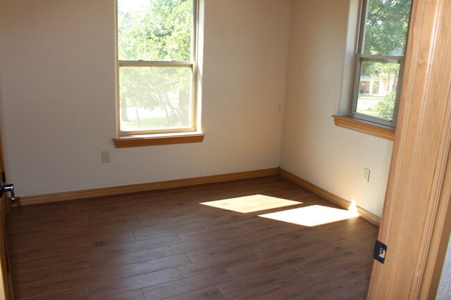 Building Photo - Beautiful home in Medicine Park !!