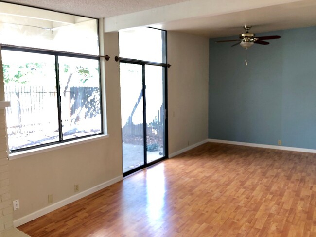 Building Photo - BACK UP TO OPEN SPACE IN DESIRABLE NORTH D...