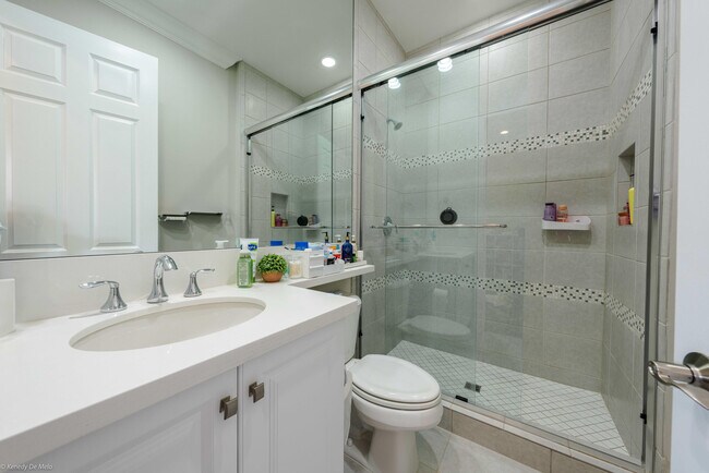 Building Photo - 9368 Eden Roc Ct