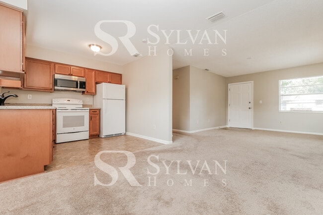 Building Photo - Welcome home to this 3 bedroom, 1 bathroom home