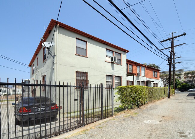 Building Photo - Lido Apartments - 5312-16 1/2 Packard St
