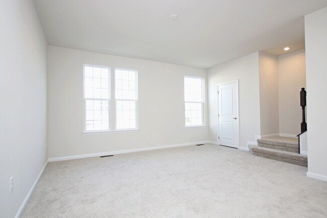 Building Photo - Move-In Ready Riverwood Townhome — Minutes to NGIC, UVA North Fork & CHO Airport