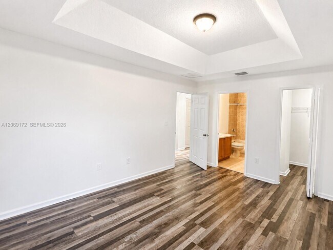 Building Photo - 2528 SE 14th Ave