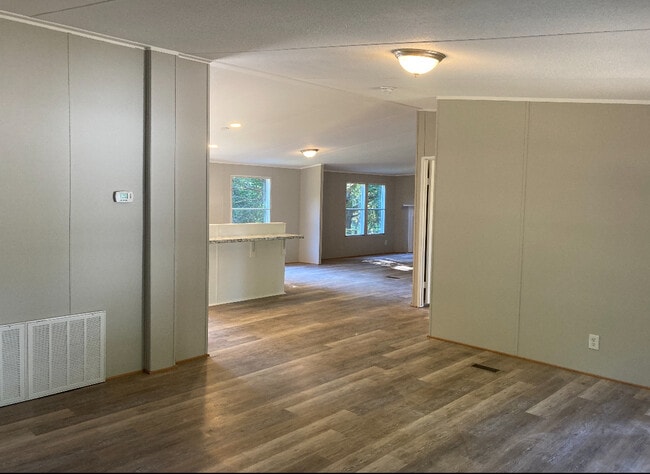 Building Photo - 319 Bridgeview Dr