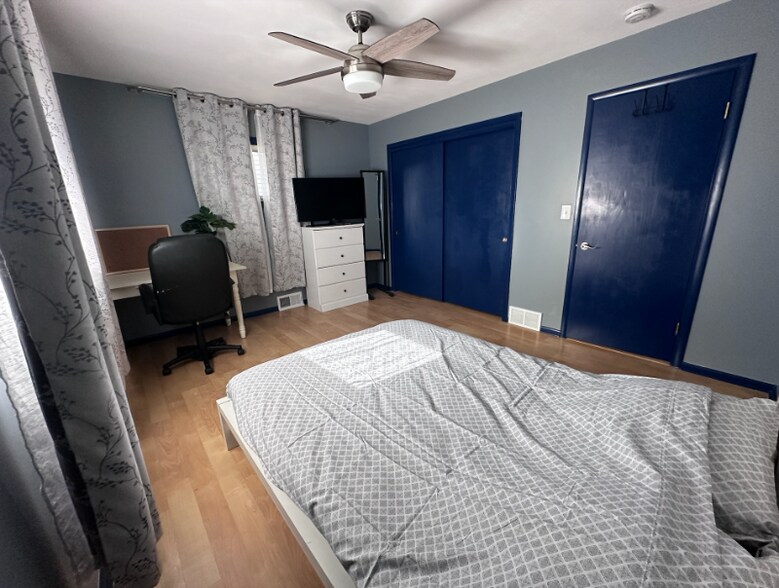 Building Photo - 513 13th St NE