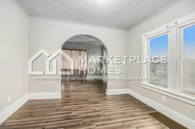Building Photo - 15457 Cloverlawn Ave